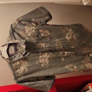 Short sleeve button up